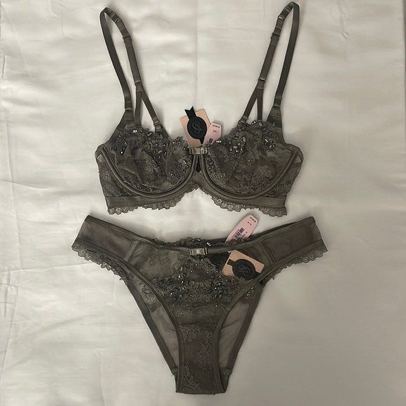 Victoria’s Secret designer collection bra & panty 32C - Picture 3 of 16